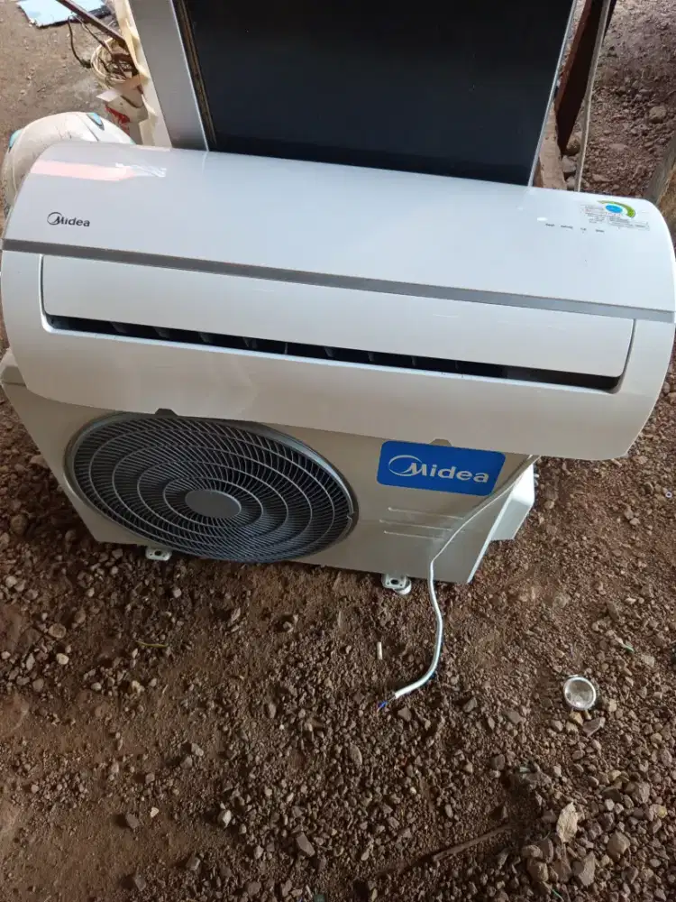 AC midea 1pk 3 bulan pakai