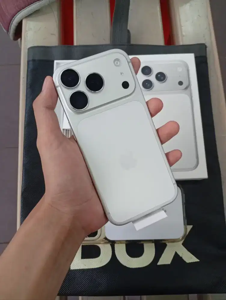 iPhone 17 Pro iBox silver