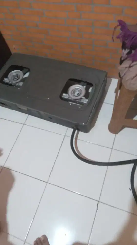 Jual kompor gas dua tungku rinnai sama selang dan regulatornya