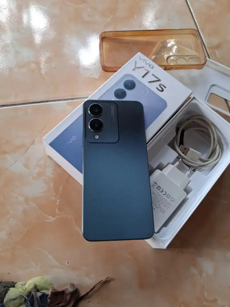 Vivo y17s ram 4+4/64