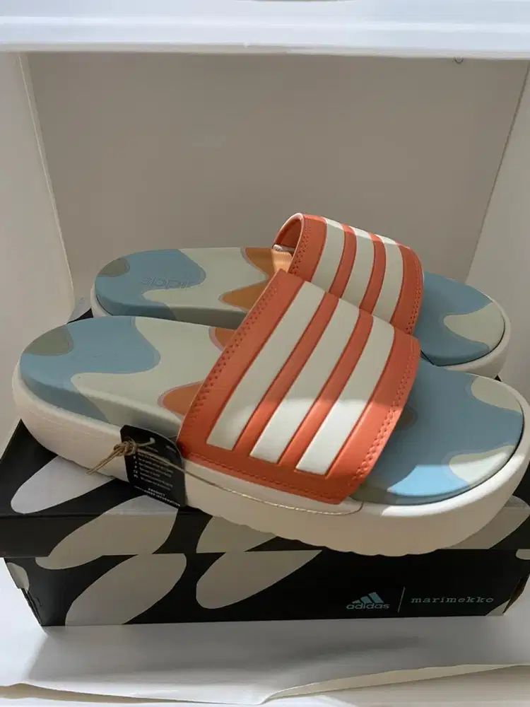 Sandal adidas ukuran 40 ori masih baru bisa cewek bisa cowok