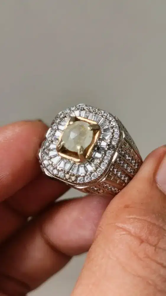 Cincin white sapphire top