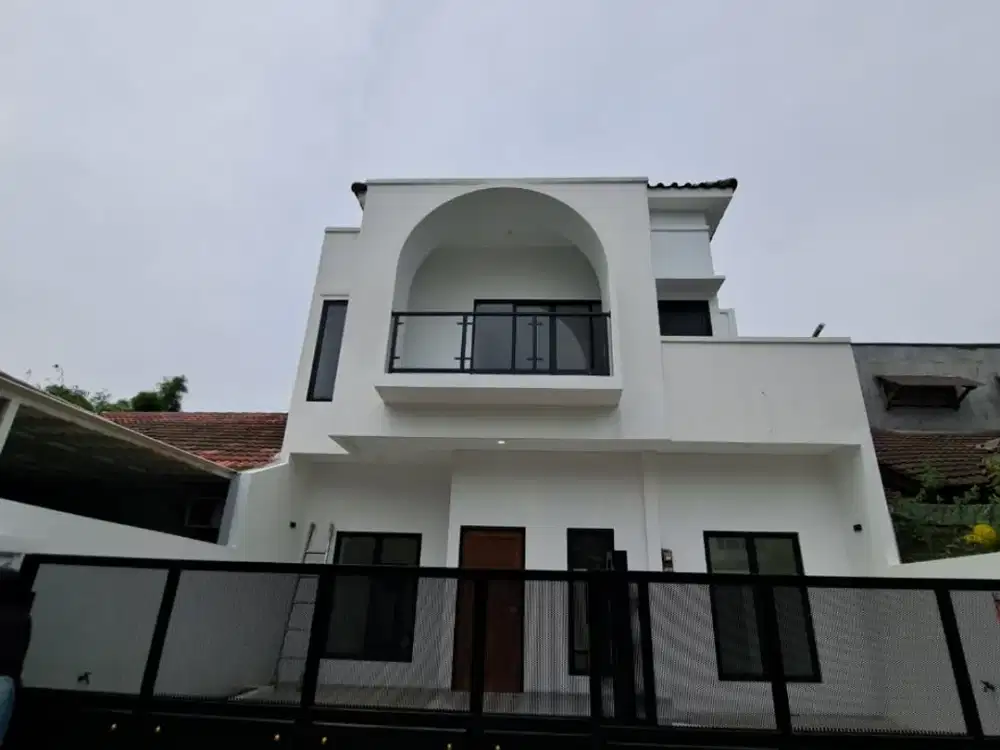 Dijual Rumah Baru 2 Lantai SHM Hadap Selatan di Kencana Loka  BSD