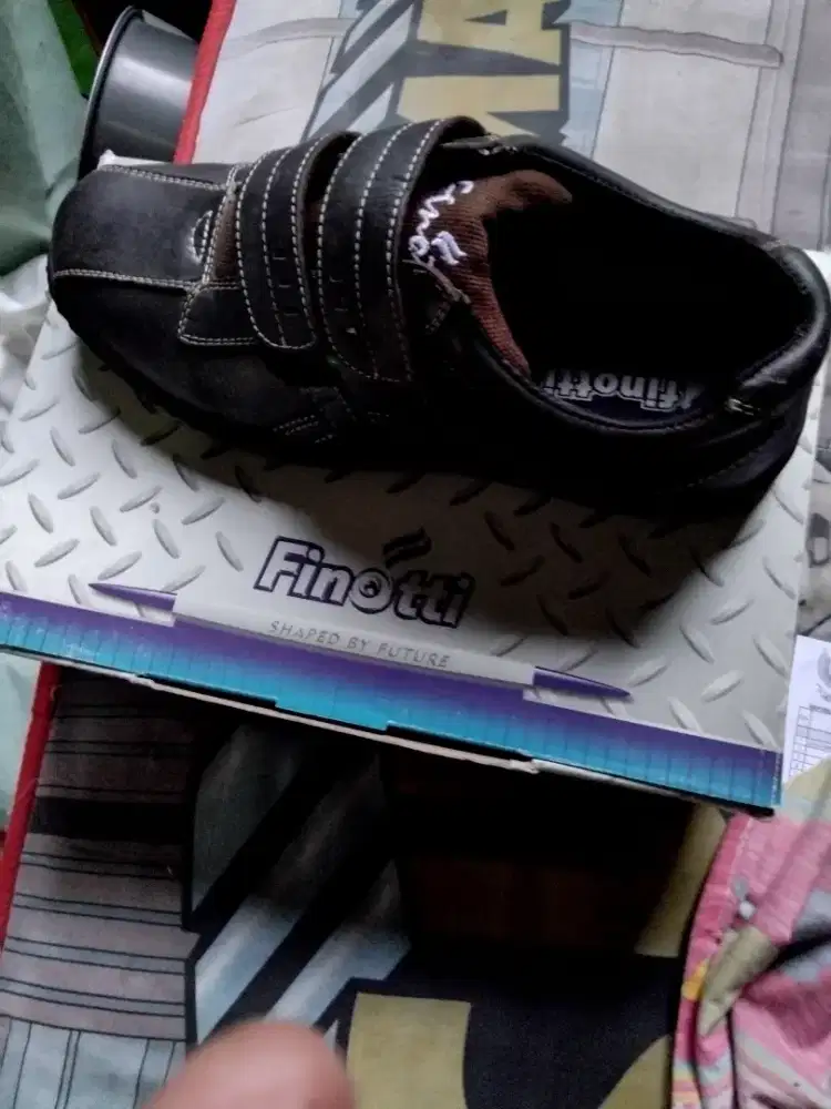 Sepatu kulit Finotti