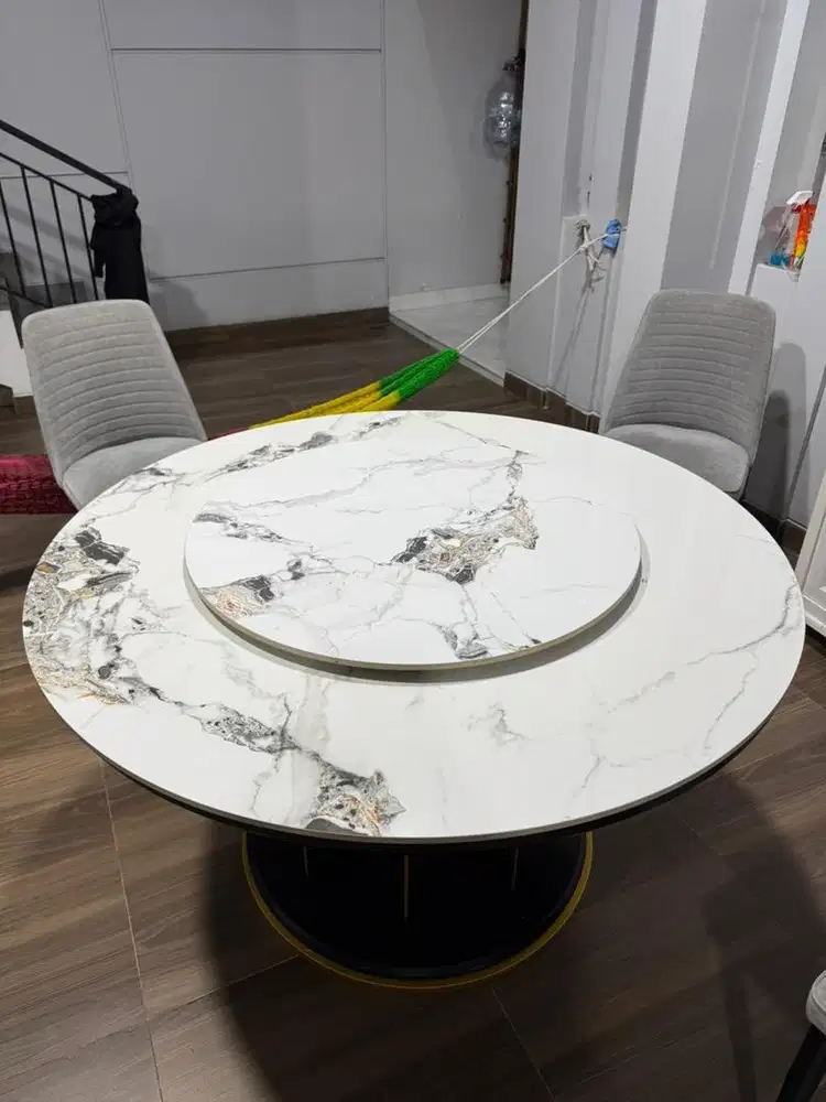 Meja Makan Bulat Motif Marmer