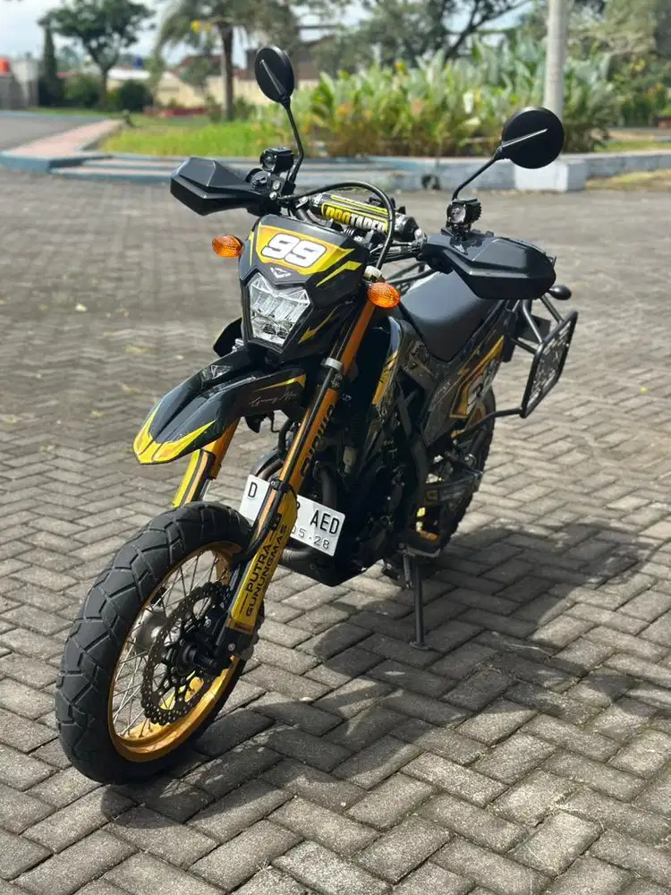 Kawasaki KLX 230 SE supermotor istimewa