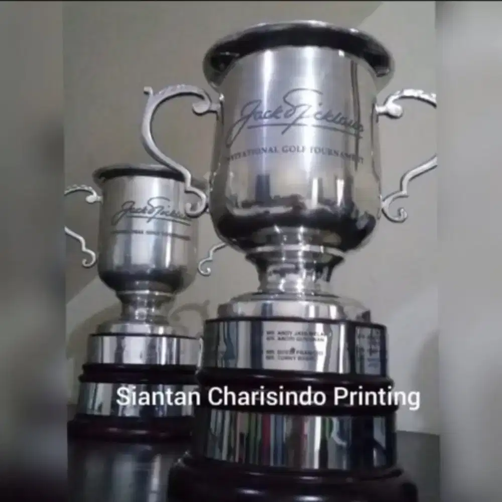 Trophy / Piala / Tanda Penghargaan / Plakat