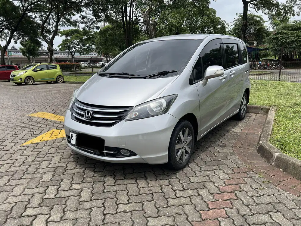 Honda Freed E PSD AT 2010 Silver