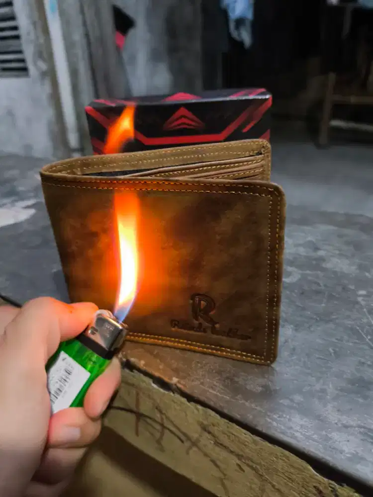 Dompet Pria Kulit Sapi Asli Tahan Bakar Murah