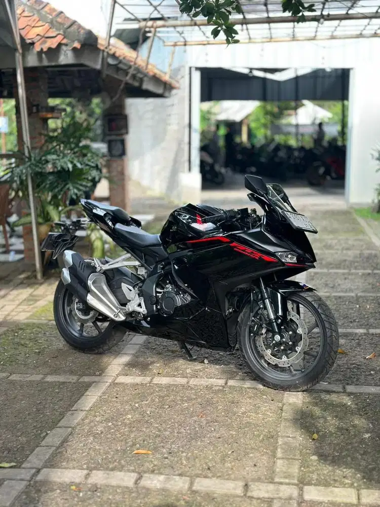HONDA CBR250RR KM 300 LIKE NEW