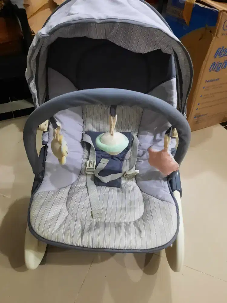Tempat ayunan bayi lngkap msh ok .siap pakai