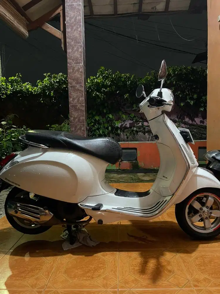 Dijual Vespa Primavera 150 iget 2016 white