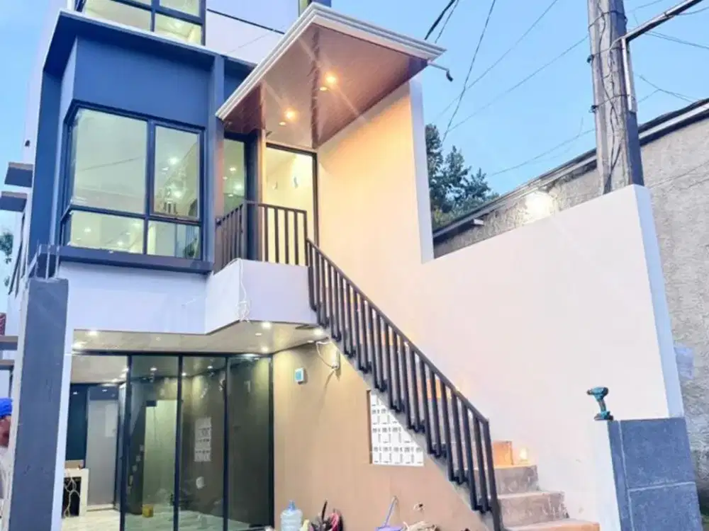 Rumah 3 lantai murah berkualitas dekat jalan bomang