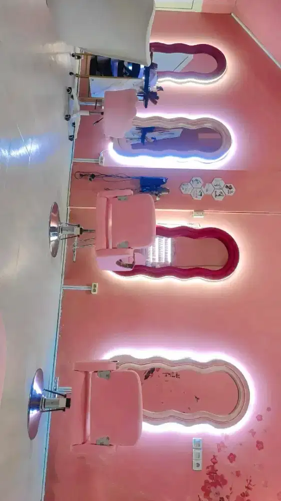 Di cari karyawan salon