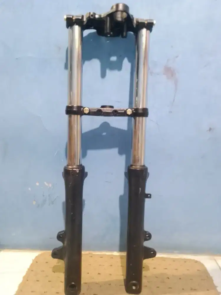 Limbah moge shock depan gsx400 double disc