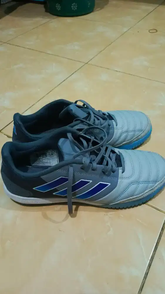 Sepatu futsal Adidas top sala competition