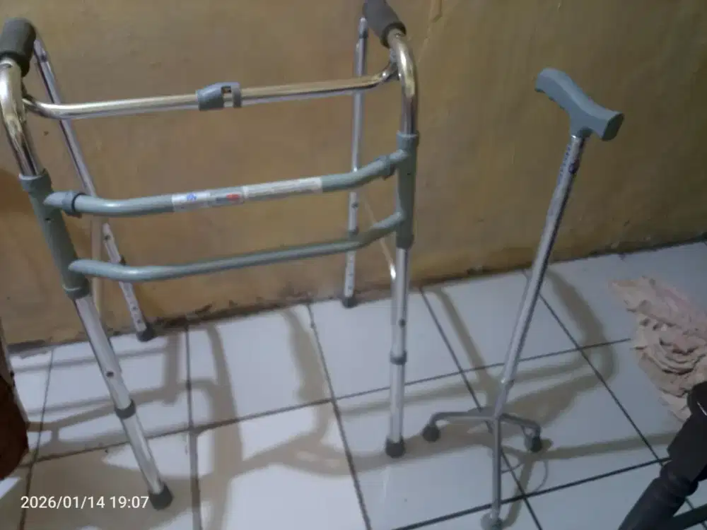 Dijual Tongkat 4 kaki