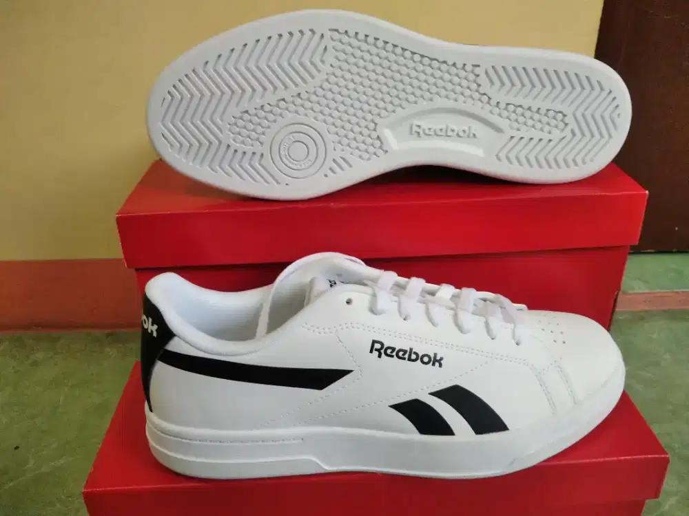 Sepatu sneaker Reebok putih original murah size 4,2