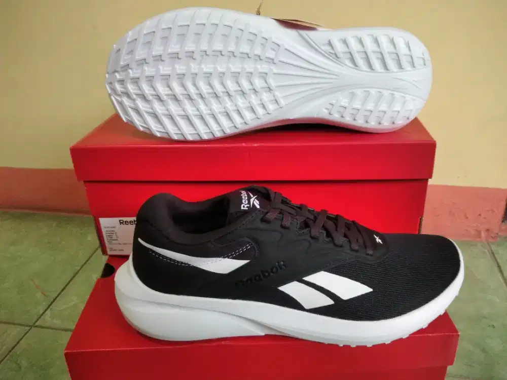 Sepatu hitam Reebok size 42 murah