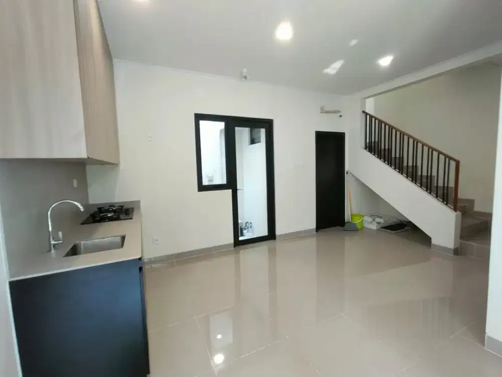 Rumah Dekat Kawasan Pendidikan, Kuliner, Pasar Modern & Akses Tol di Cluster Leonora Summarecon Serpong