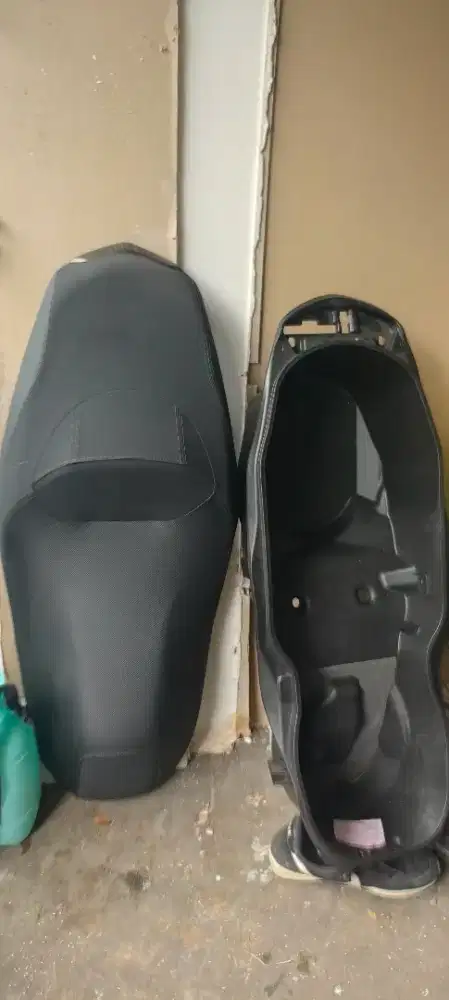 Jok dan bagasi XMAX connected