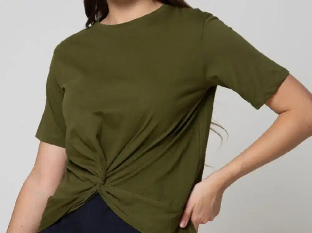 Crop dan atasan wanita