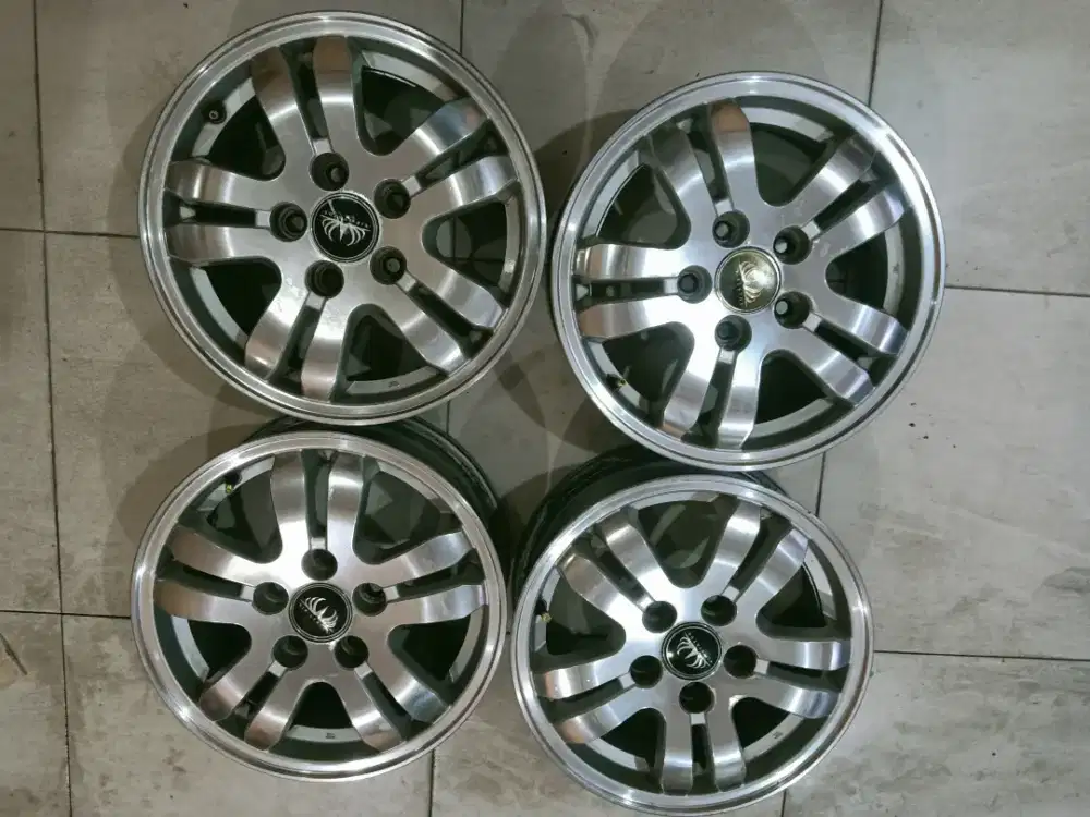 Jual peleg ring 15 lubang 5 copotan Honda CRV 2004 kondisi utuh