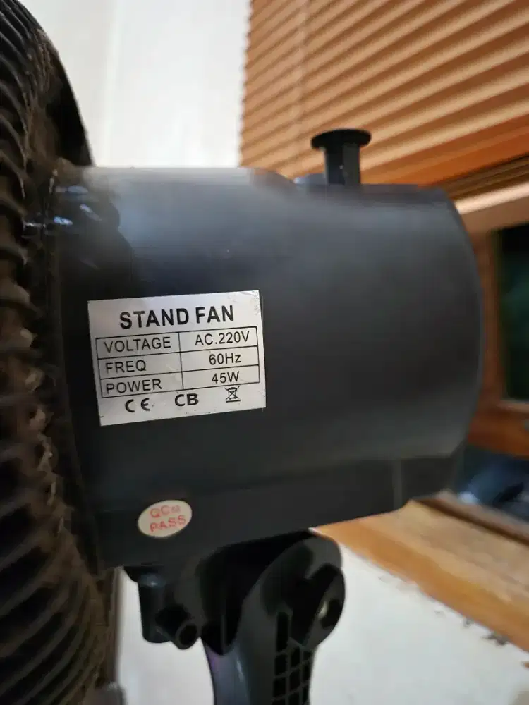 Kipas angin stand fan