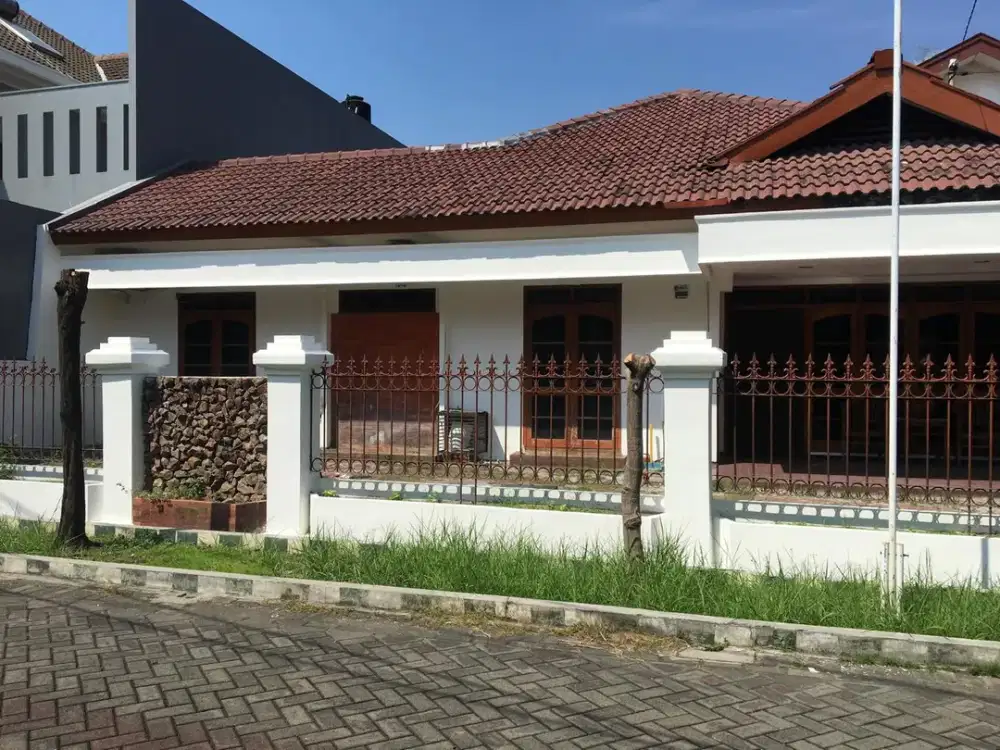 RUMAH SEMOLOWARU TENGAH BUTUH RENOVASI. DEKAT NGINDEN, MANYAR, KLAMPIS, MERR, SEKOLAH, KAMPUS, INDOMARET, Dsb