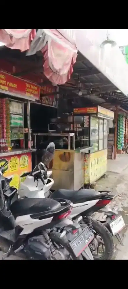 DISEWAKAN TANAH DAN BANGUNAN SANGAT STRATEGIS luas 1.500 M