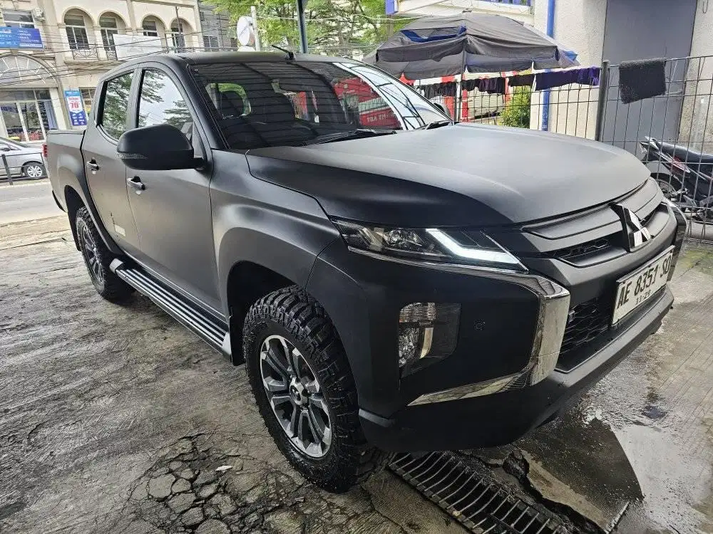 Mitsubishi Triton Double Cabin 4X4 At Ultimate 2023 Hitam