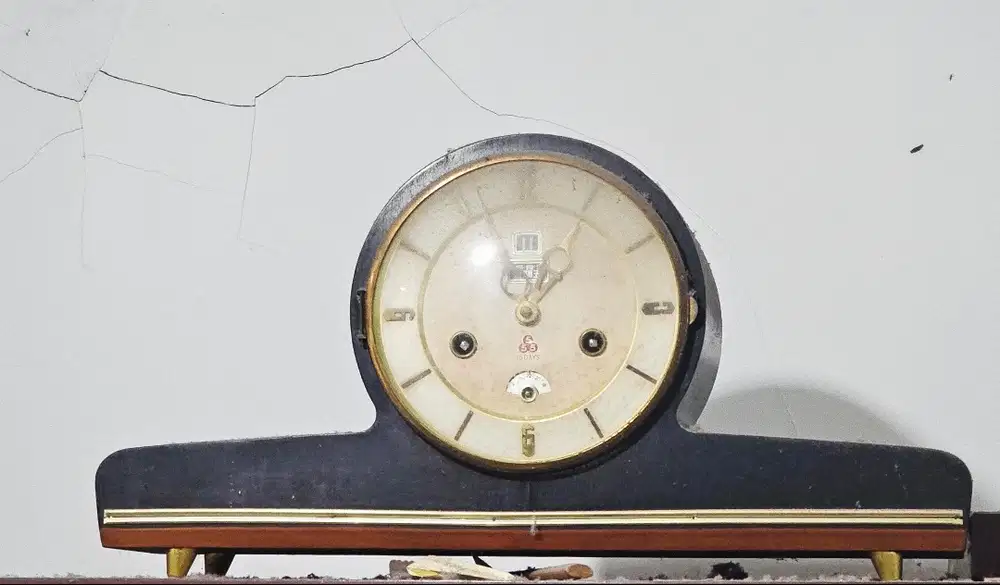 Jam Meja Antik Mekanik 5 Days – Klasik & Original