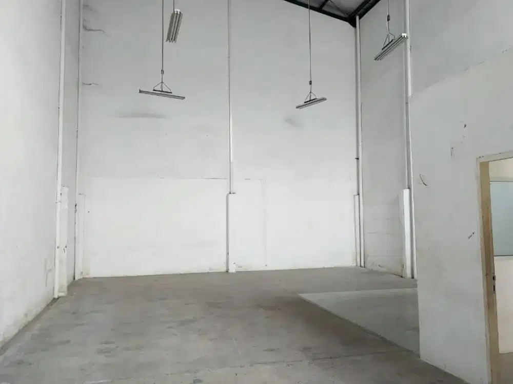 Disewakan gudang siap pakai di pergudangan green Sedayu bizzpark