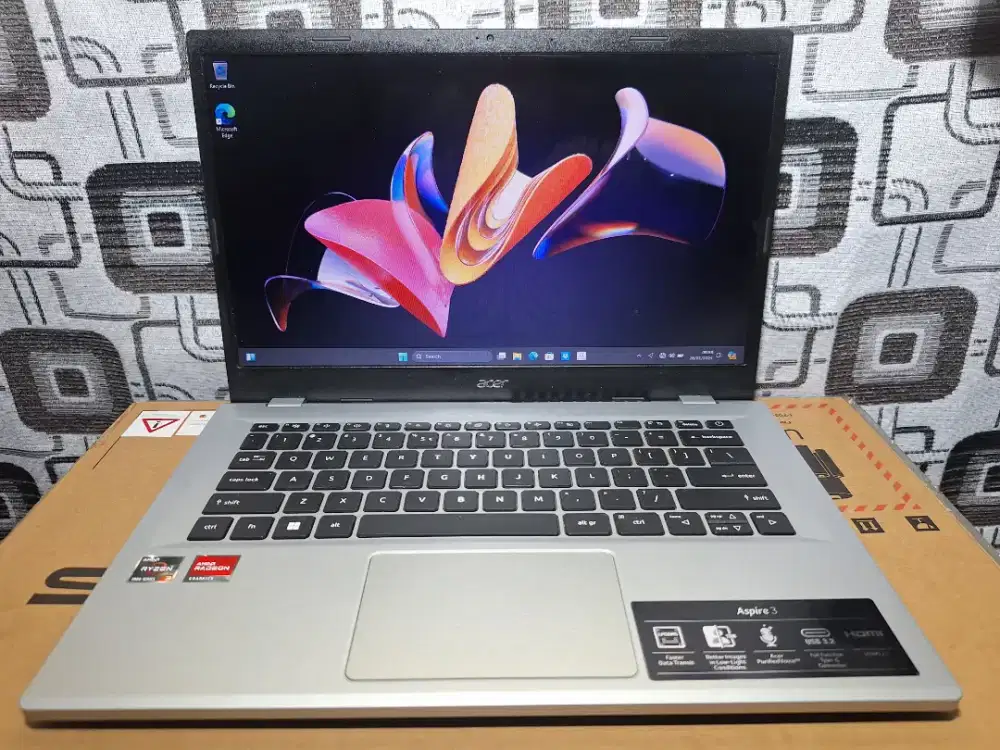 Laptop Acer Ryzen 3 ram 8gb ssd 512gb slim bazelless batre awet jos