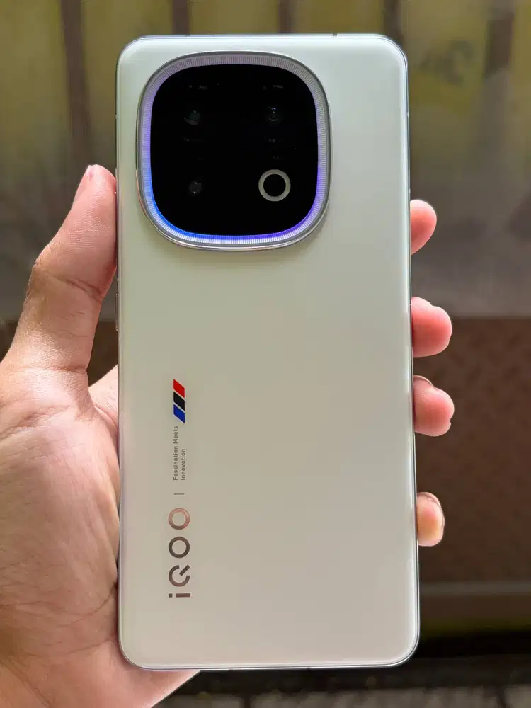 IQOO 13 12/256GB Warna Legend BMW Edition