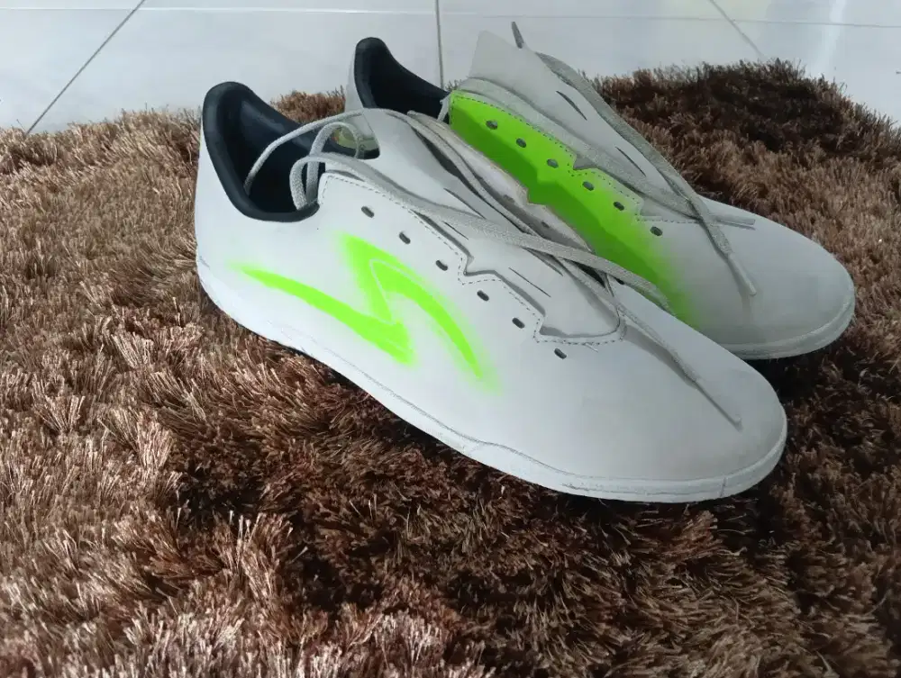 Sepatu futsal specs