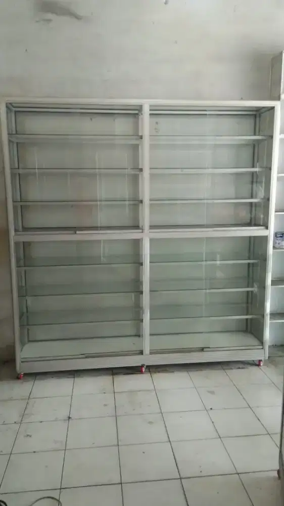 Etalase bekas 2 meter
