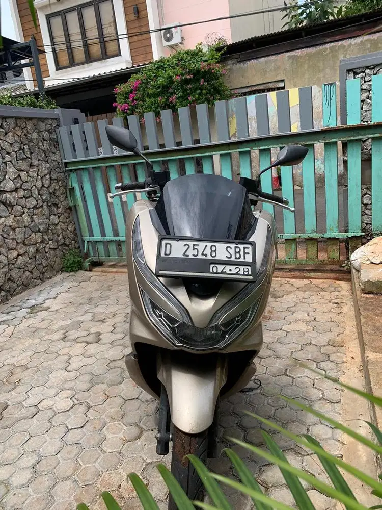 HONDA PCX 2018 GOLD