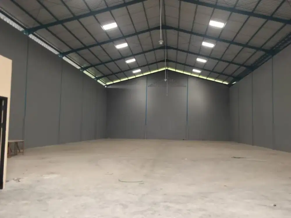Disewakan Gudang Siap Pakai, Zona Industri Lokasi Semarang Timur Luas 2808m2