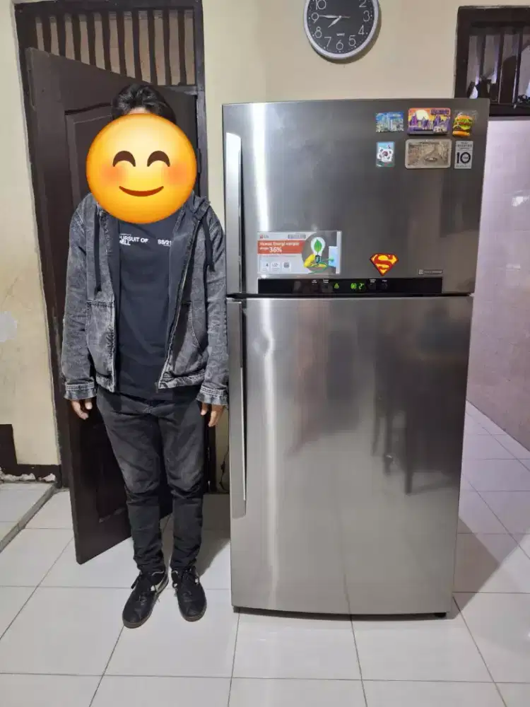 Di Jual Lemari es 2 pintu merk LG