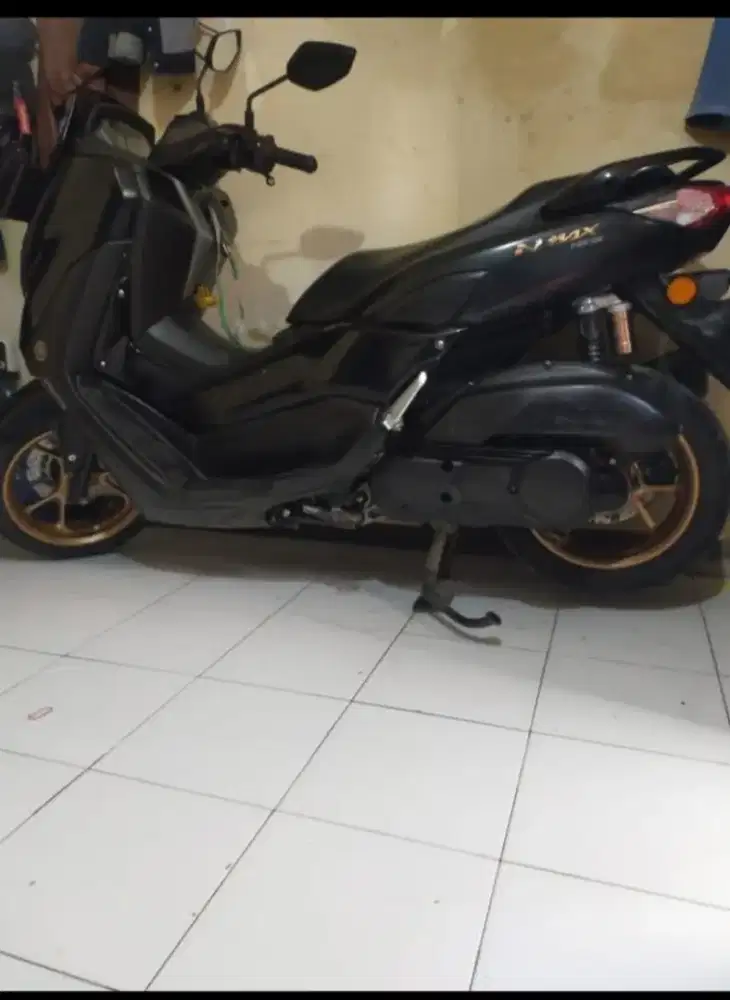 N max 2021 warna hitam