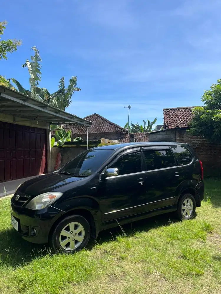 Toyota avanza G matic 2010