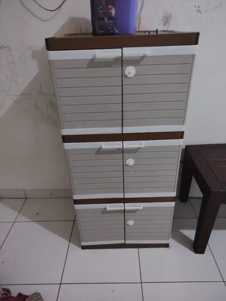 Lemari 3 Tingkat