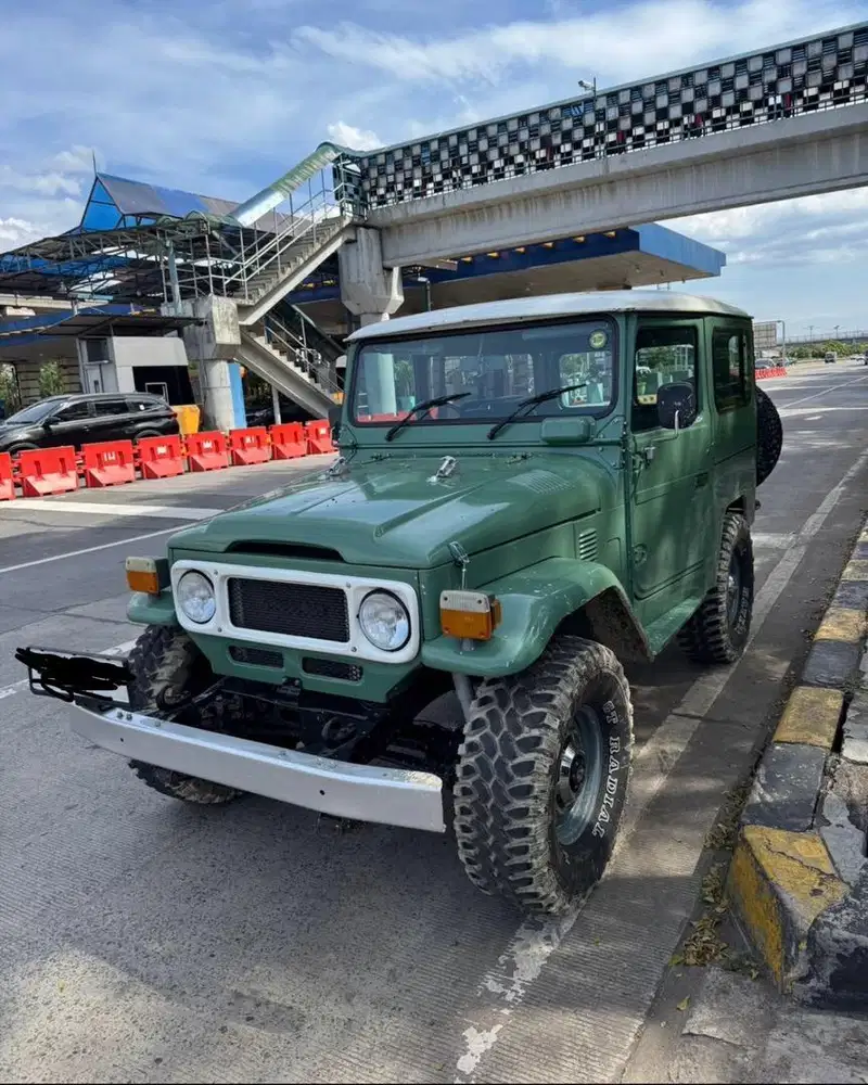 TOYOTA HARDTOP LAND CRUISER FJ 40