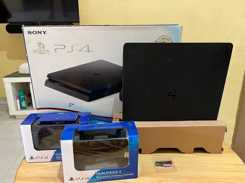 PS4 bekas pemakaian pribadi