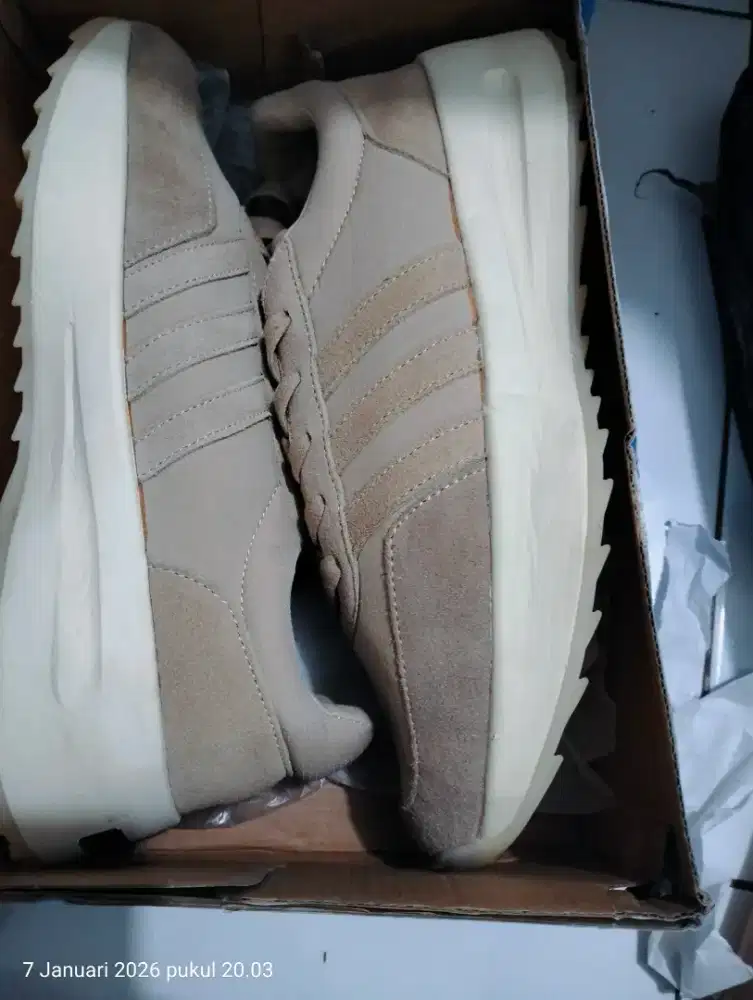 Adidas FOG crem  size 36