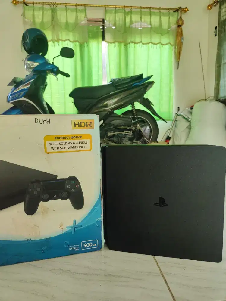 PS4 SLIM ORIGINAL 500GB (Game Banyak)