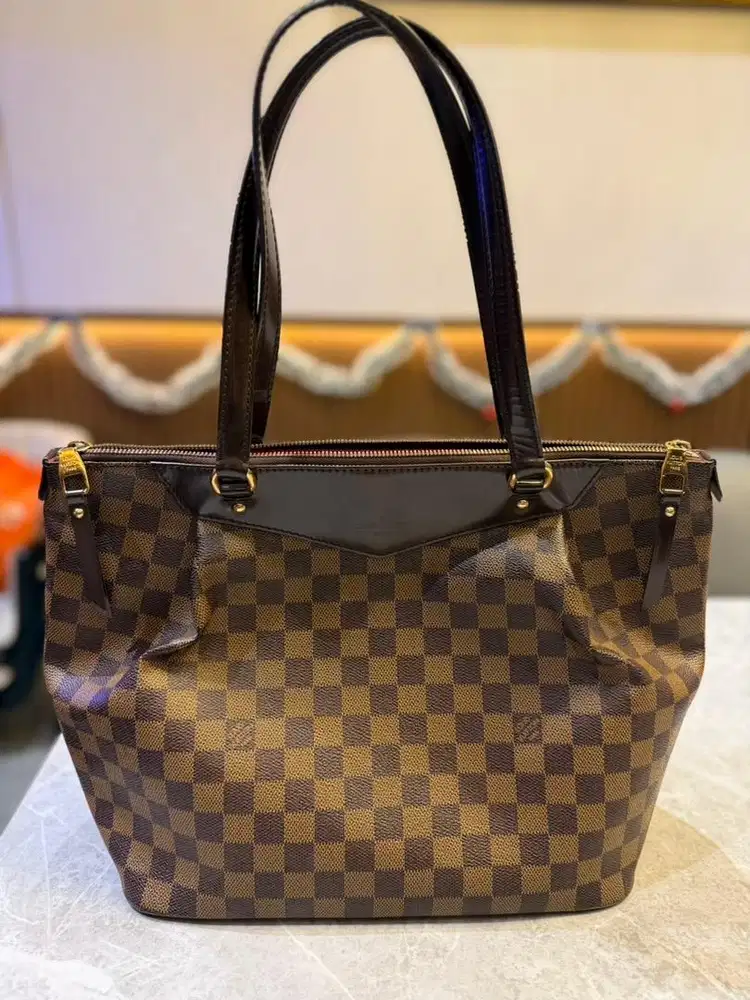 Tas LV. Good condition. Pemakaian pribadi.