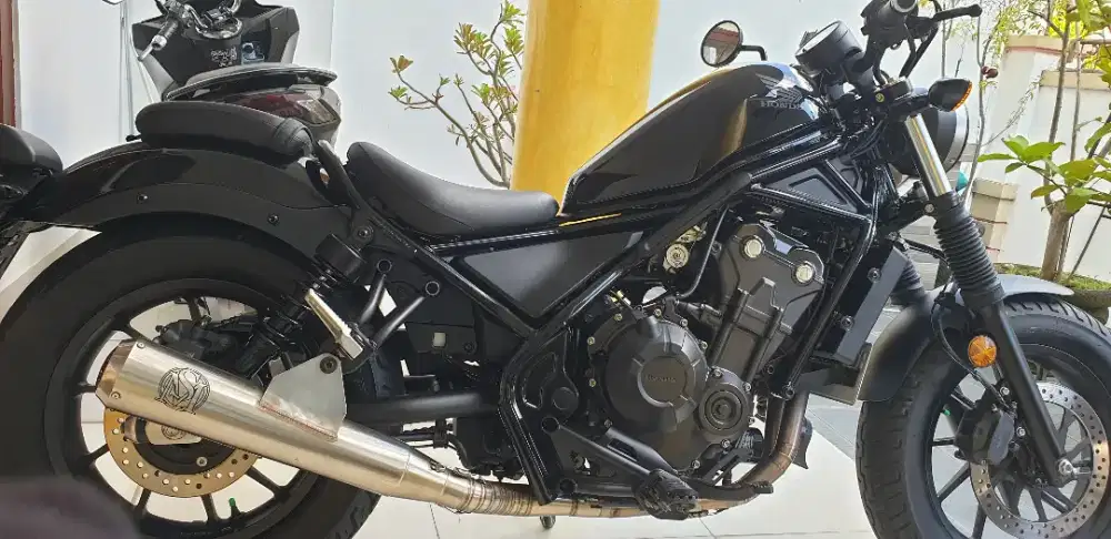Motor honda rebel 500 , tahun 2018 , km rendah