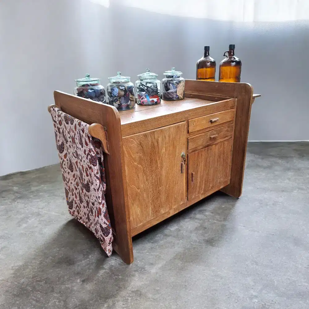 Buffet Meja 
old teakwood (jati tua)
dimensi
P105cm T82cm L78cm